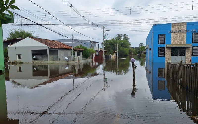 Ruas do loteamento IntegraÃ§Ã£o seguem tomadas pela Ã¡gua do Rio dos Sinos