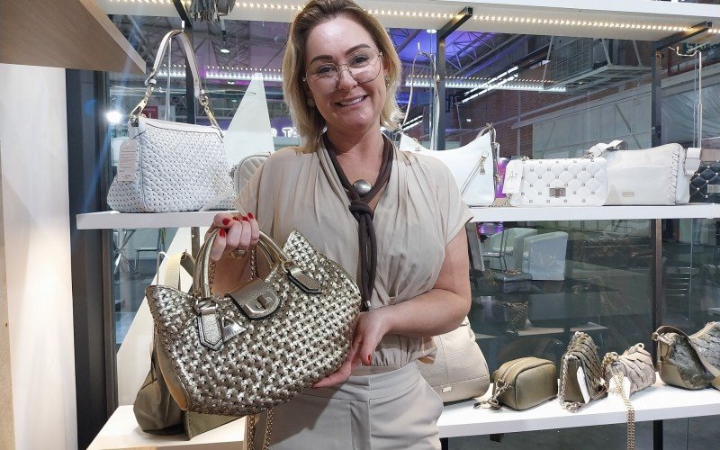 Luciana com a nova coleção da Artesana | Jornal NH