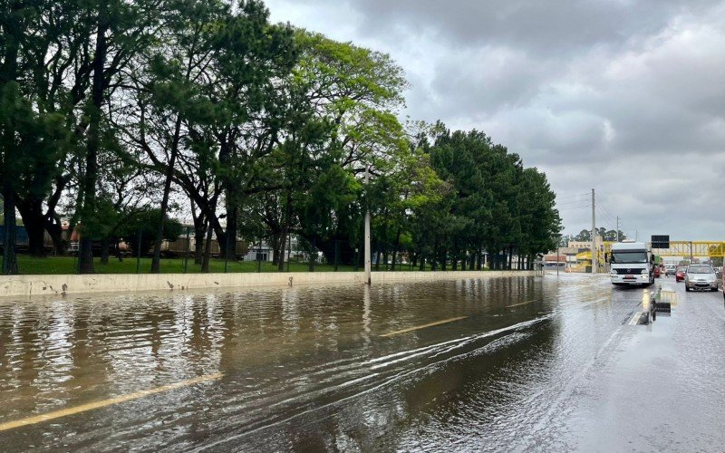 Alagamentos na BR-116, em Esteio  quarta-feira 22 de novembro 