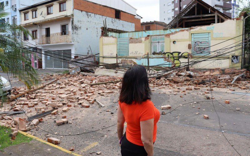 PrÃ©dio desaba na Rua dos Andradas, em Campo Bom 