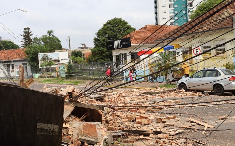 PrÃ©dio desaba na Rua dos Andradas, em Campo Bom 