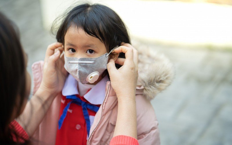 Com hospitais cheios, as autoridades chinesas estudam suspender as aulas | abc+