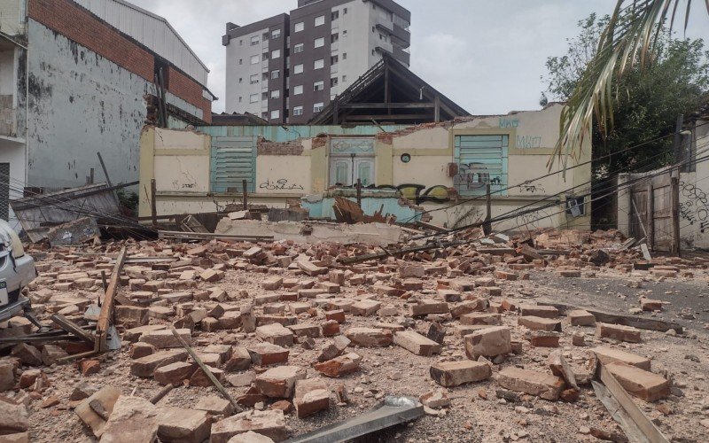 Fachada de prÃ©dio cai e interdita rua de Campo Bom; veja o que jÃ¡ se sabe