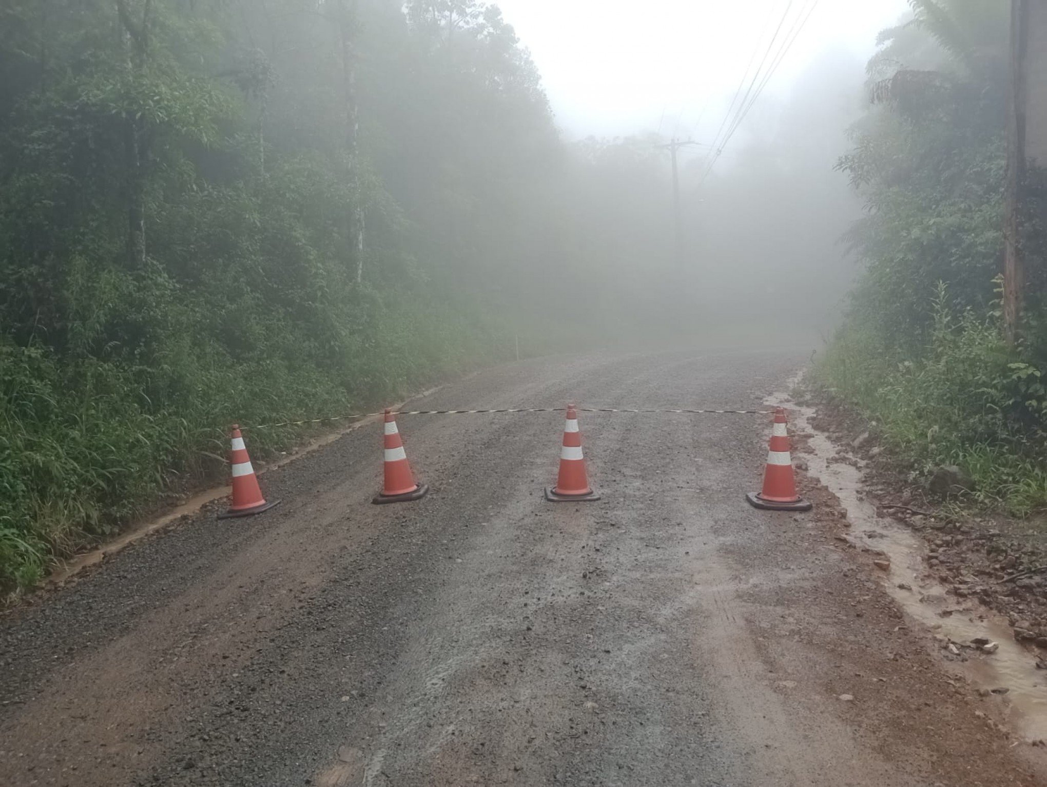 Gramado tem novas vias interditadas por risco de queda de barreiras; RS-115 é uma das estradas afetadas