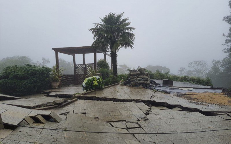 PrÃ©dio desaba em Gramado apÃ³s movimentaÃ§Ã£o de terra; veja o que jÃ¡ se sabe