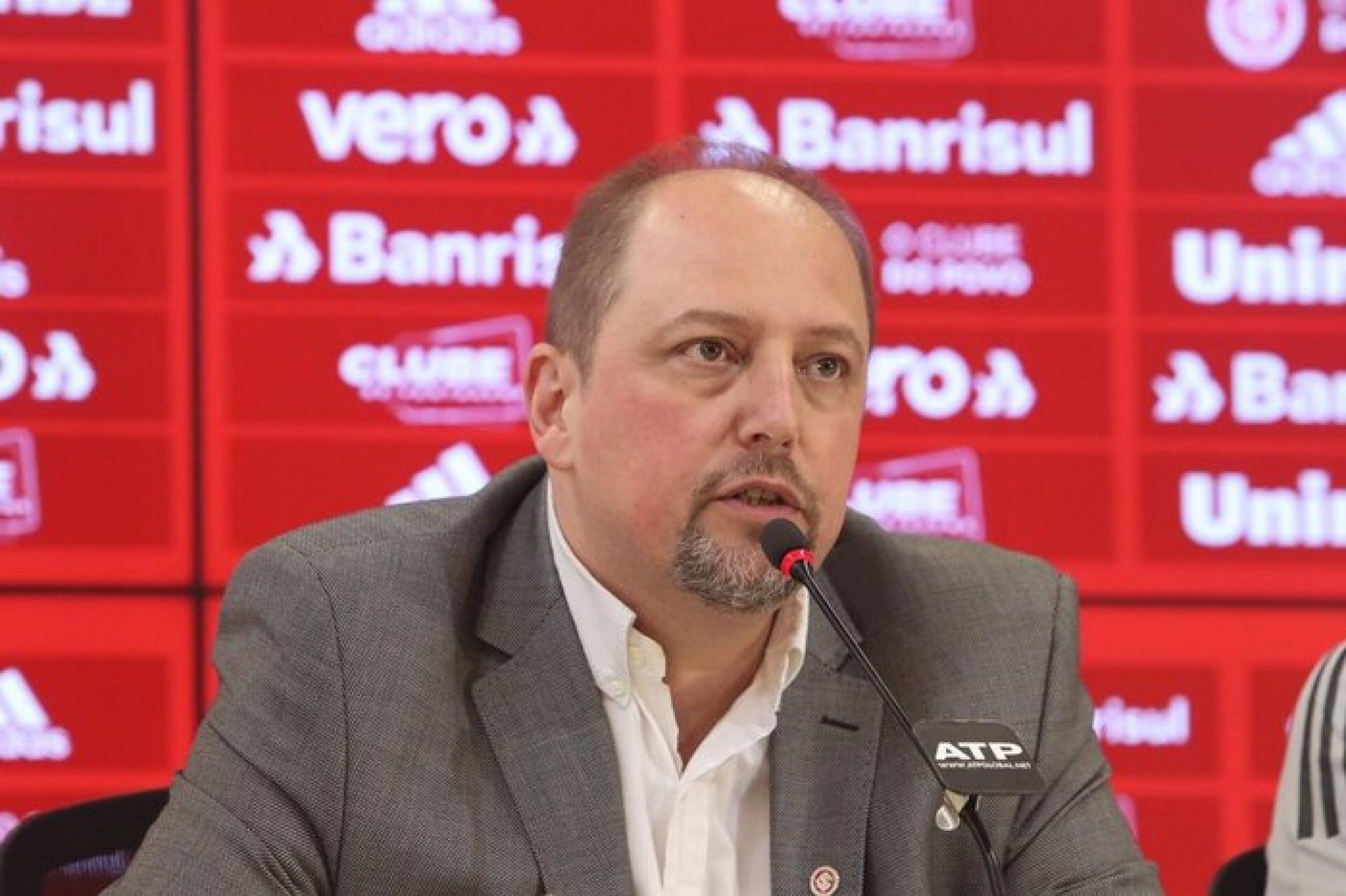 Jogadores do Inter curtem folga dominical ainda sem definição sobre vinda de Borré