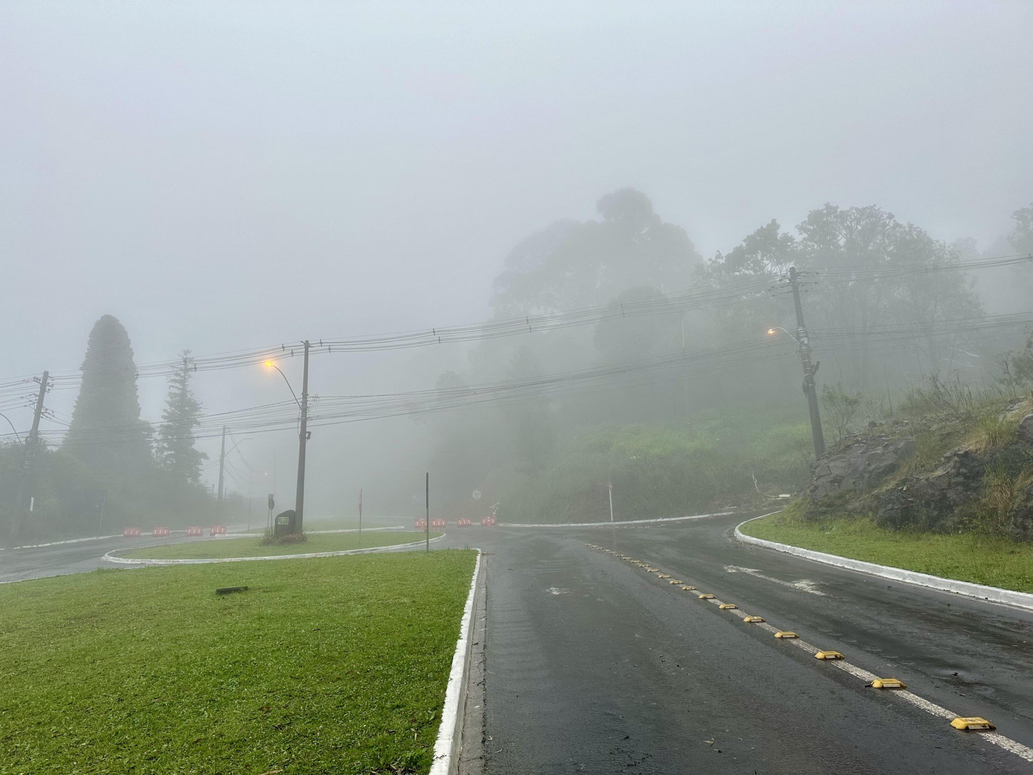 GRAMADO: Apesar dos escombros de prédio não terem atingido bairro, região não está segura; veja o que diz morador