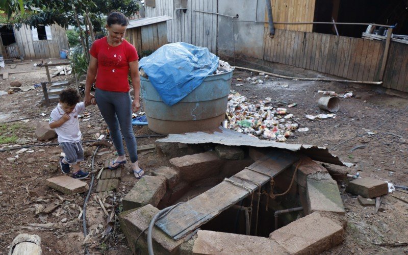 PoÃ§os sÃ£o espalhados por toda a Vila Perimetral