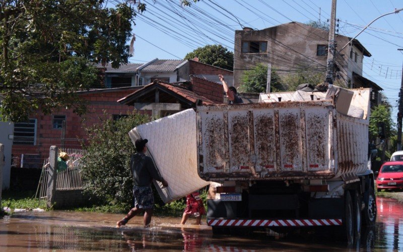 Entre os itens de maior necessidade estão produtos de higiene e limpeza, roupas, alimentos, colchões, cobertores e travesseiros