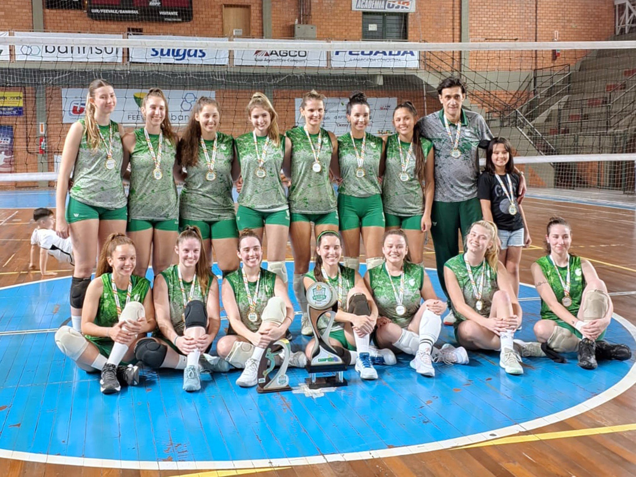 Time feminino da Feevale é campeão da Copa Novo Hamburgo de Voleibol