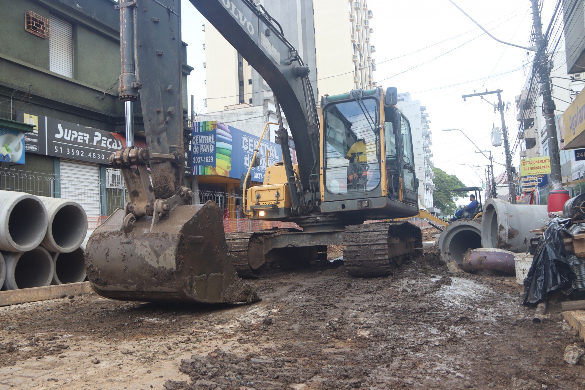 Primeiro mÃªs da obra de revitalizaÃ§Ã£o na Rua IndependÃªncia 