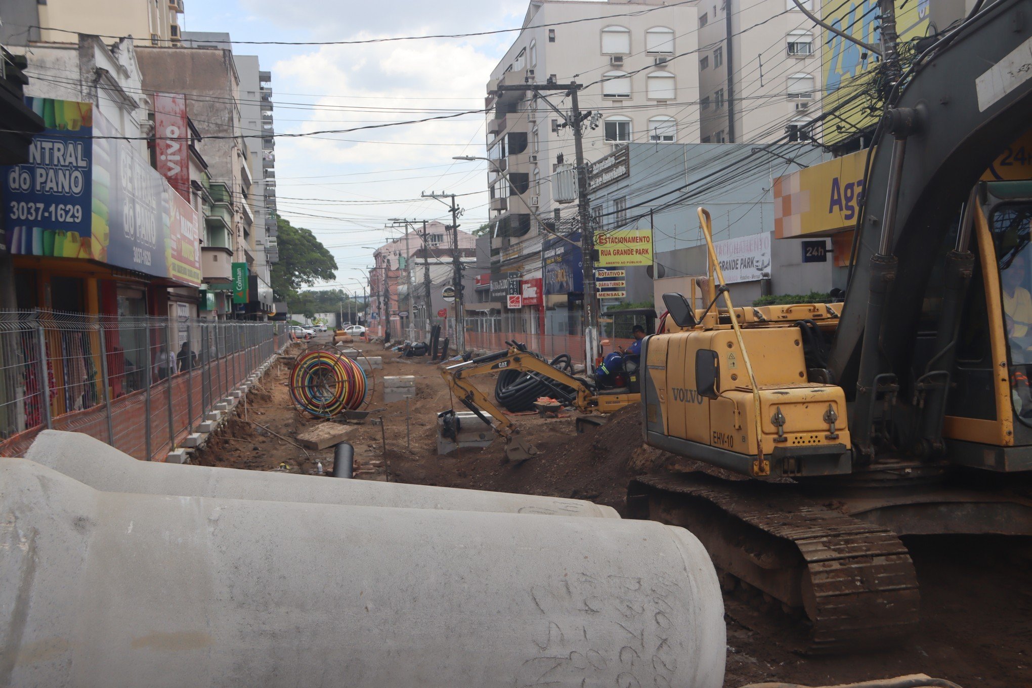 Primeiro mÃªs da obra de revitalizaÃ§Ã£o na Rua IndependÃªncia 