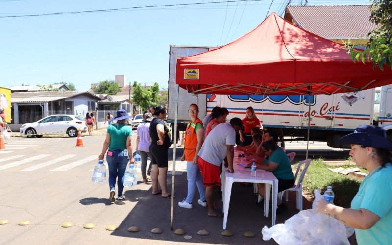 Doação de cestas básicas no bairro Navegantes | Jornal NH