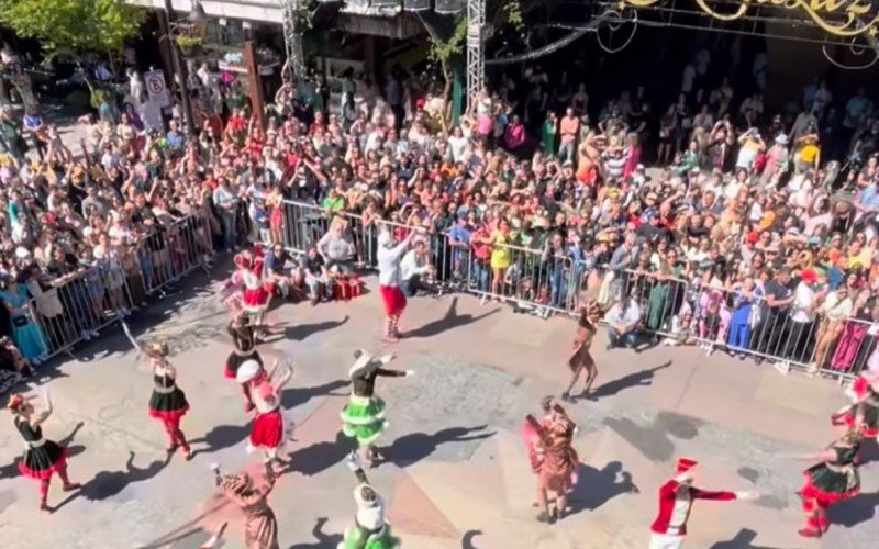 Parada de Natal ocorreu na tarde deste sábado (25), em Gramado