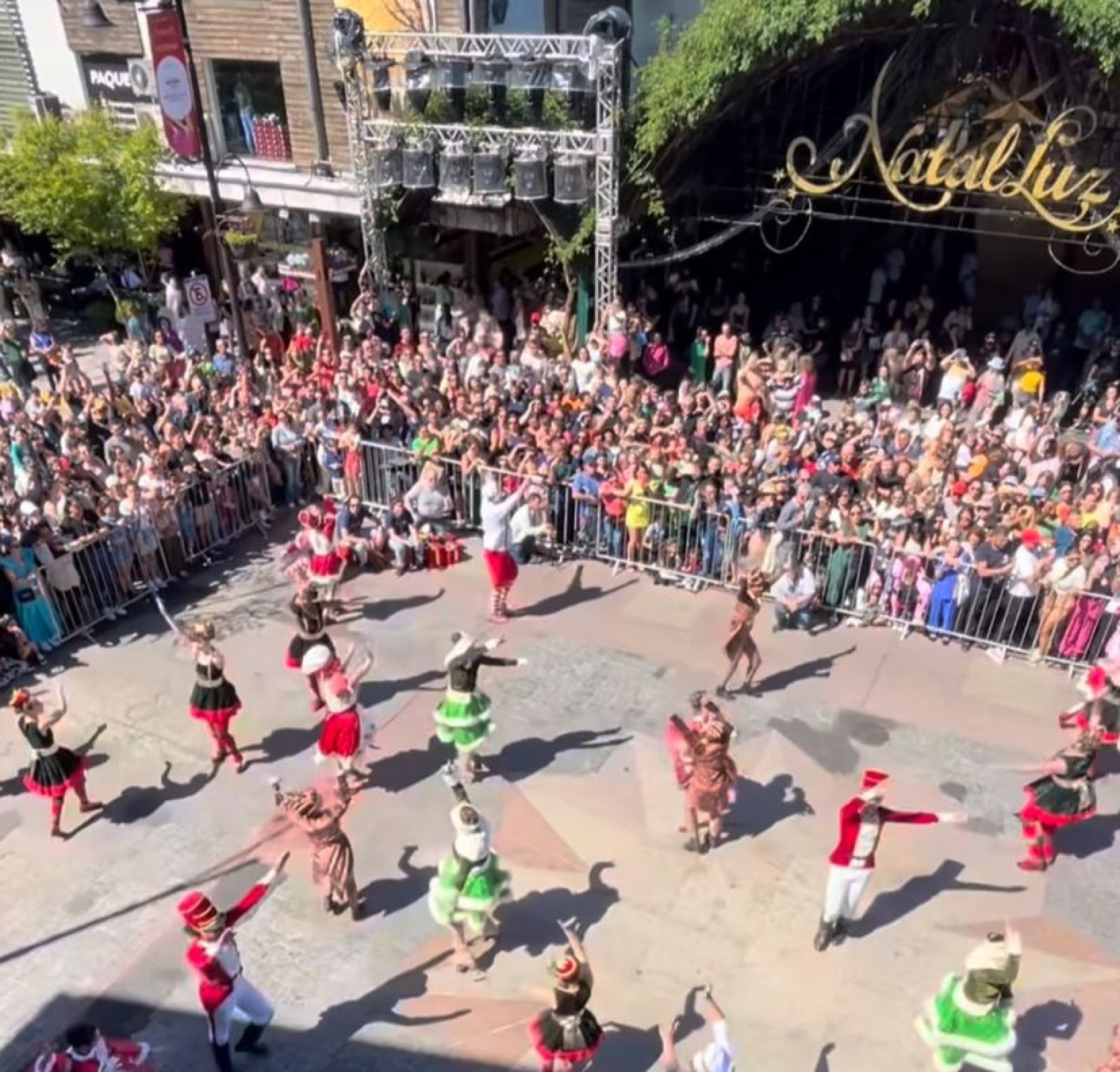 GRAMADO: Sábado é de movimentação na área central com atrações do Natal Luz