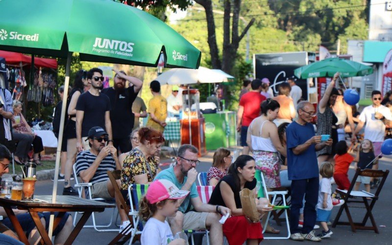 Brique na EstaÃ§Ã£o reuniu dezenas de pessoas em Hamburgo Velho