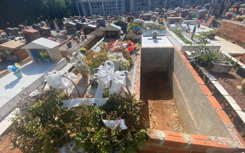 Local no CemitÃ©rio Municipal de EstÃ¢ncia Velha onde deveria estar a sepultura de Bruno Moreira Nunes, conforme o pai Fabiano Moreira Nunes