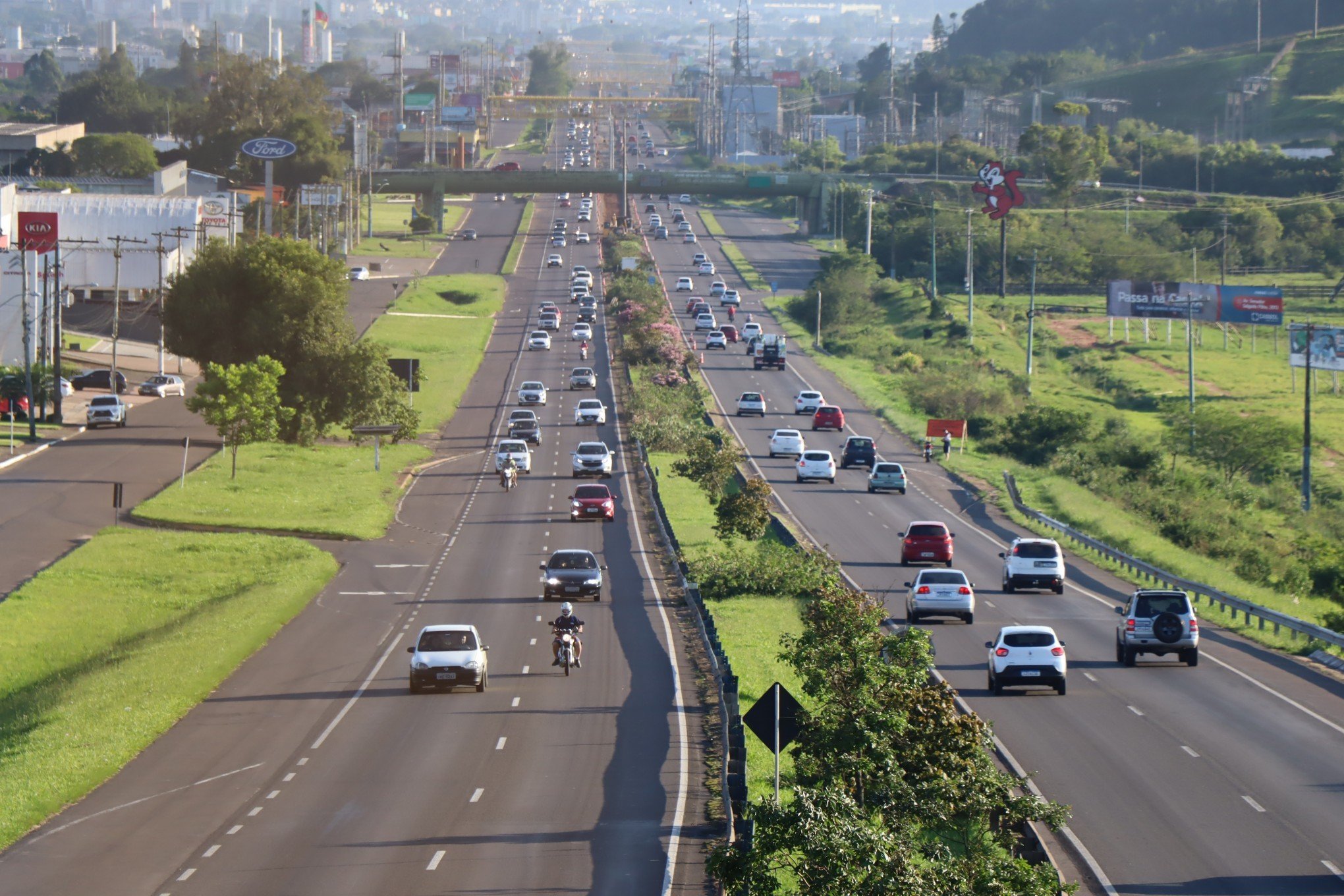 BR-116: Avança remoção de postes para construção de terceira pista