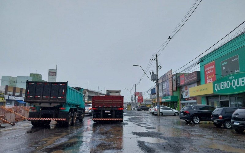 Buracos exigem atenÃ§Ã£o redobrada de motoristas que trafegam pelo trecho 