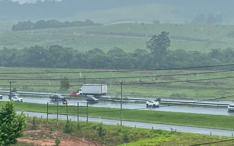 Trânsito intenso na BR-116, no Vale do Sinos  | Jornal NH