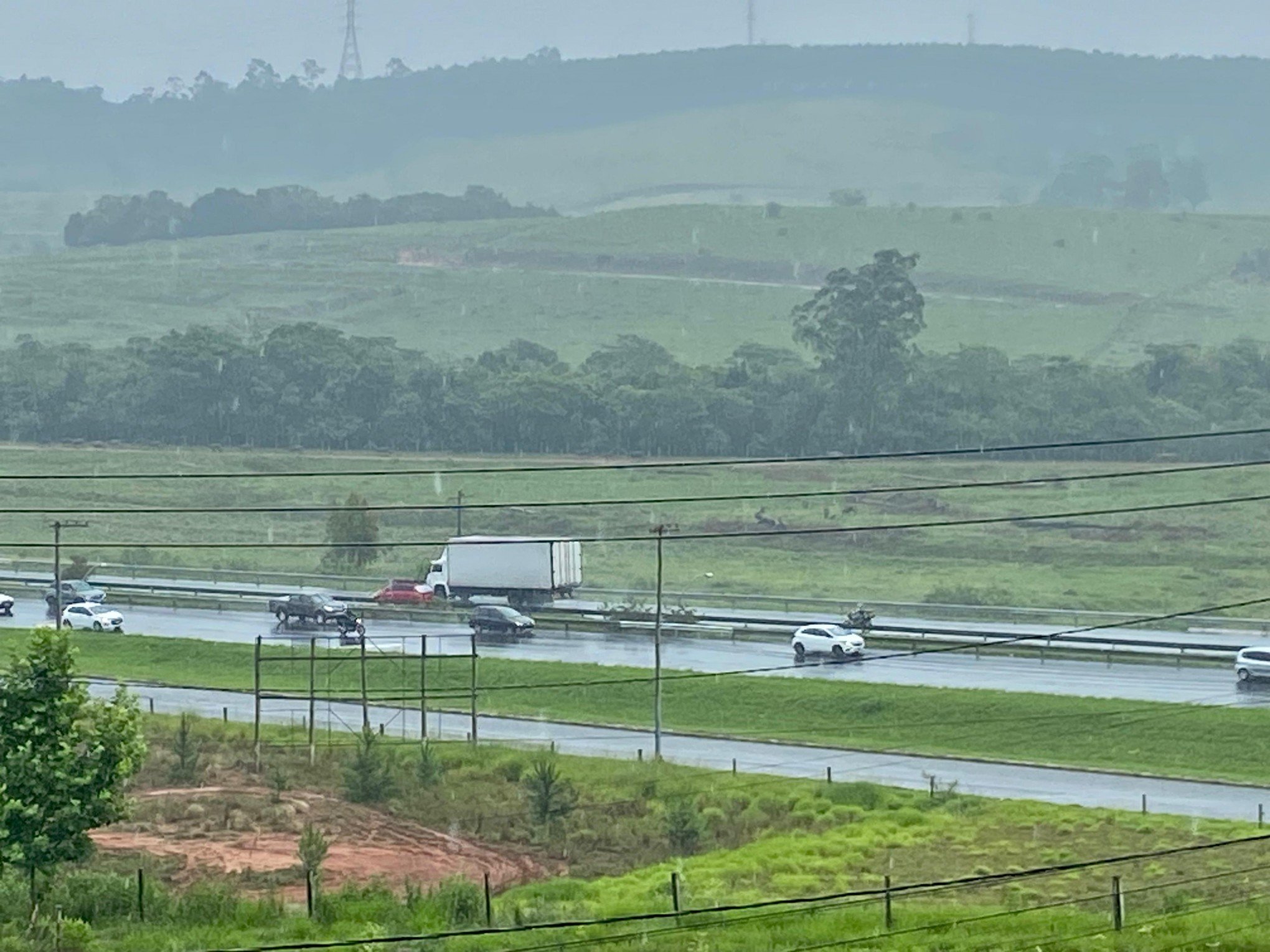 BR-116: Manhã chuvosa e obras causam transtornos na rodovia; veja os problemas