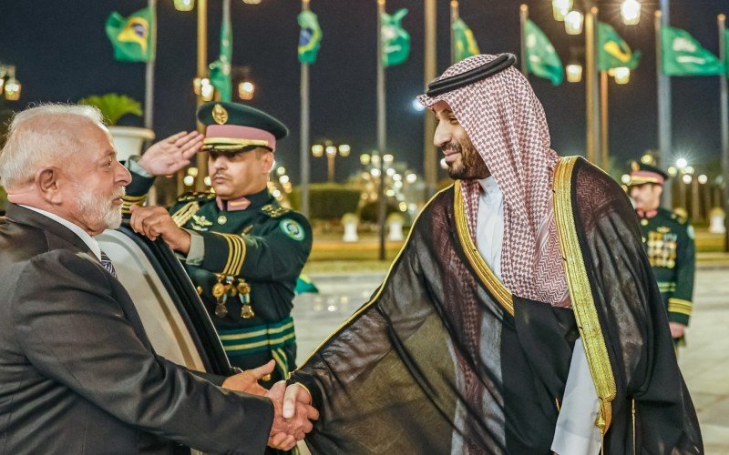 Lula na chegada ao palácio real Al Yamamah, em Riade, Arábia Saudita | Jornal NH