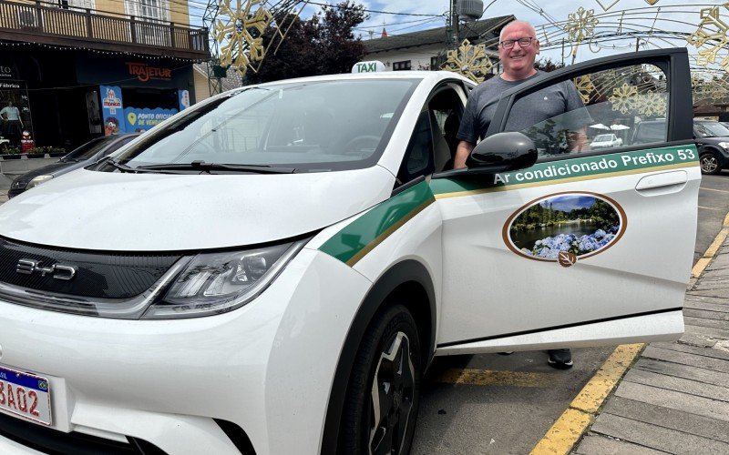 Valmar Foss Ã© dono do primeiro tÃ¡xi elÃ©trico de Gramado