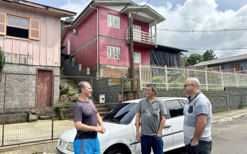 Moradores do bairro Três Pinheiros começam a retornar às casas