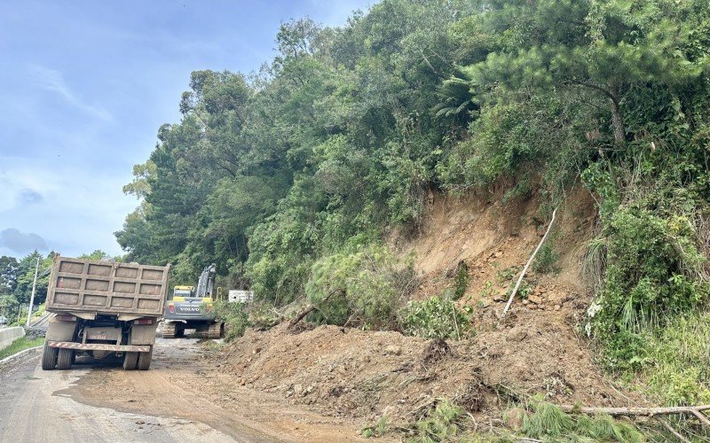 Obras no bairro Três Pinheiros, no final de 2023