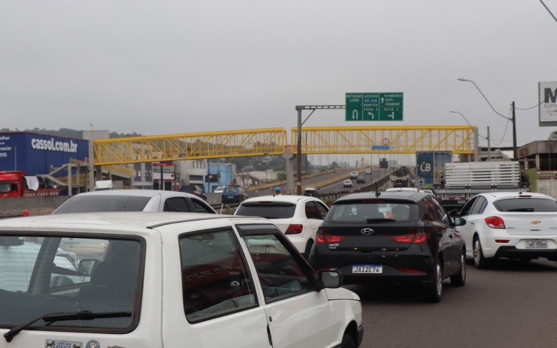 Movimento no acesso ao viaduto da Scharlau, sentido São Leopoldo-Portão | Jornal NH