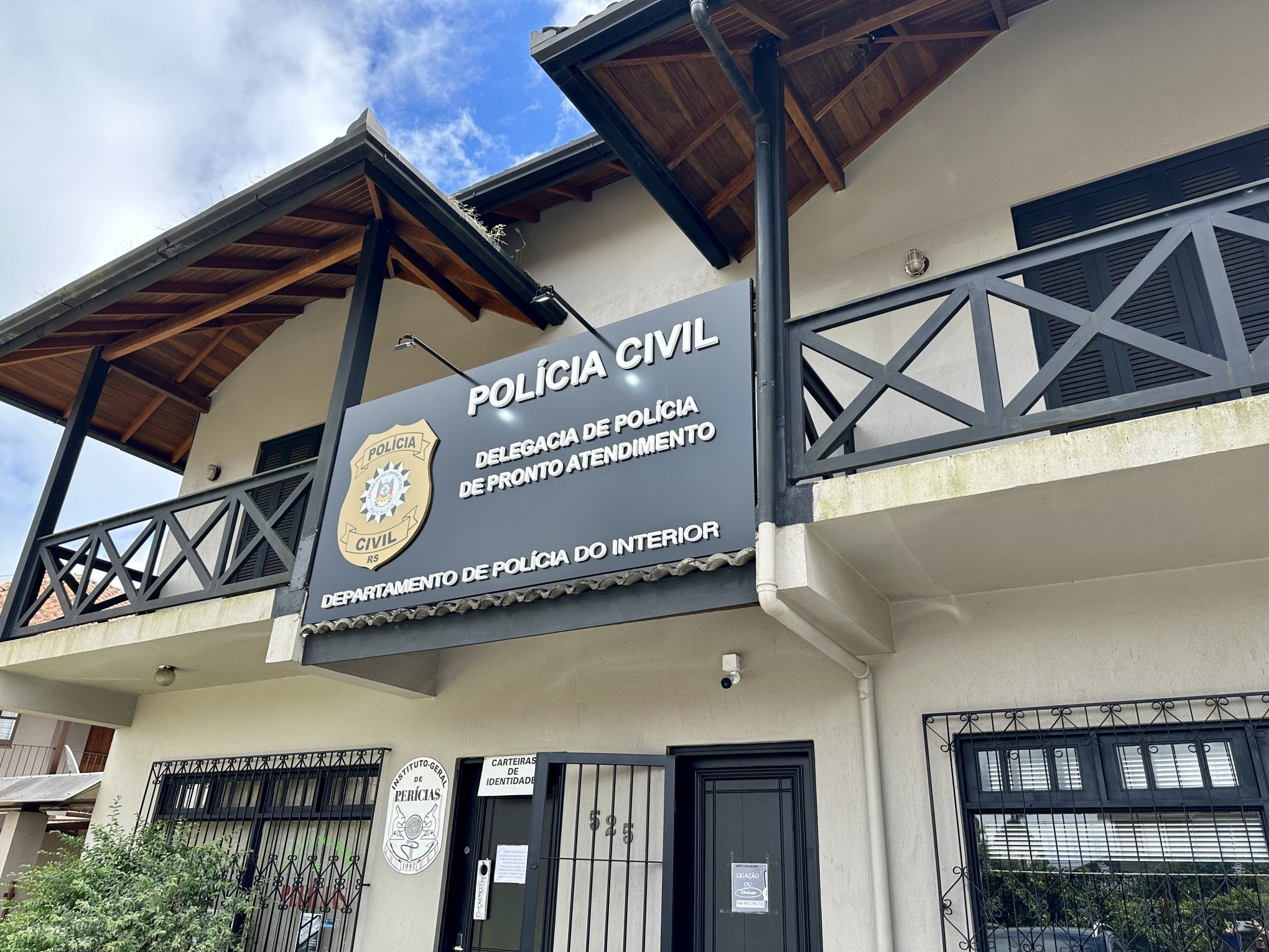 Mulher é presa em Gramado por falso pagamento de Pix em loja de vestuário