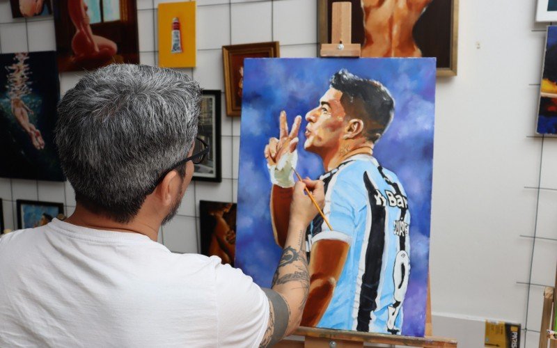 Artista plÃ¡stico Mauro Vila Real, de Sapiranga, pintou trÃªs quadros do centroavante uruguaio Luis SuÃ¡rez