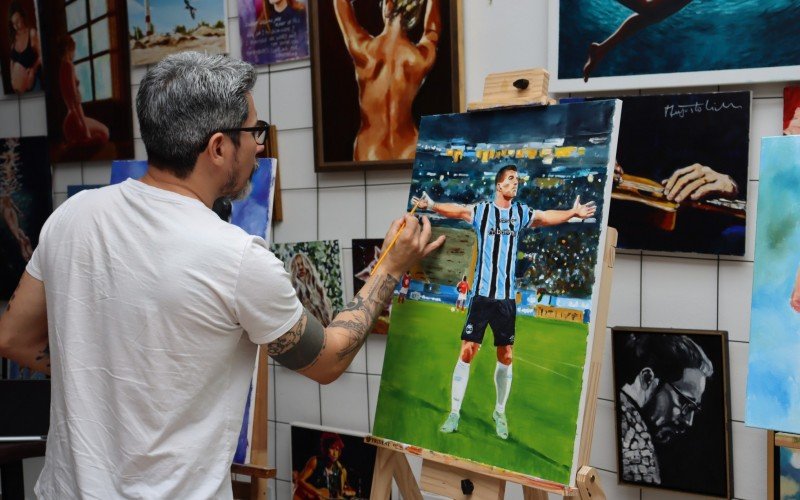 Artista plÃ¡stico Mauro Vila Real, de Sapiranga, pintou trÃªs quadros do centroavante uruguaio Luis SuÃ¡rez