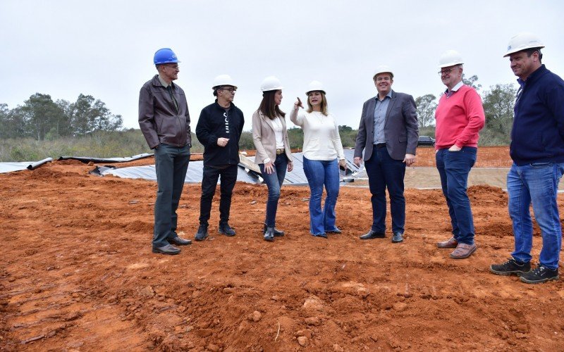 Visita da prefeita Fatima Daudt às obras da ETE Luiz Rau | Jornal NH