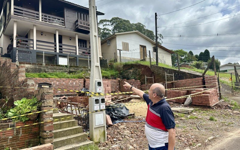 Omar aguarda obras para poder voltar para casa