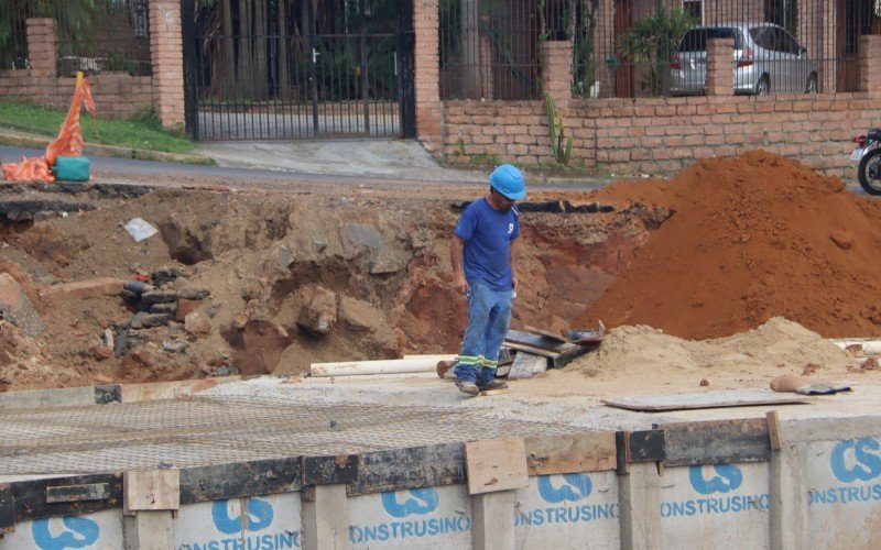 No momento, estão sendo instaladas as galerias laterais