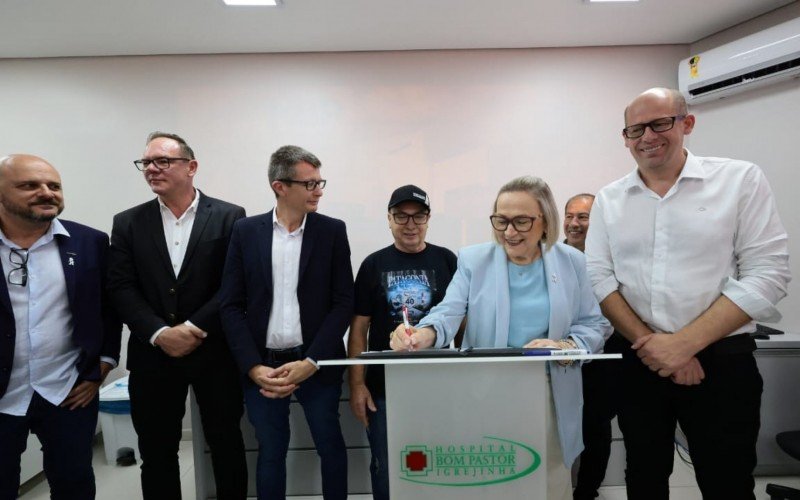 Assinatura do novo contrato da Oftalmologia no Hospital Bom Pastor