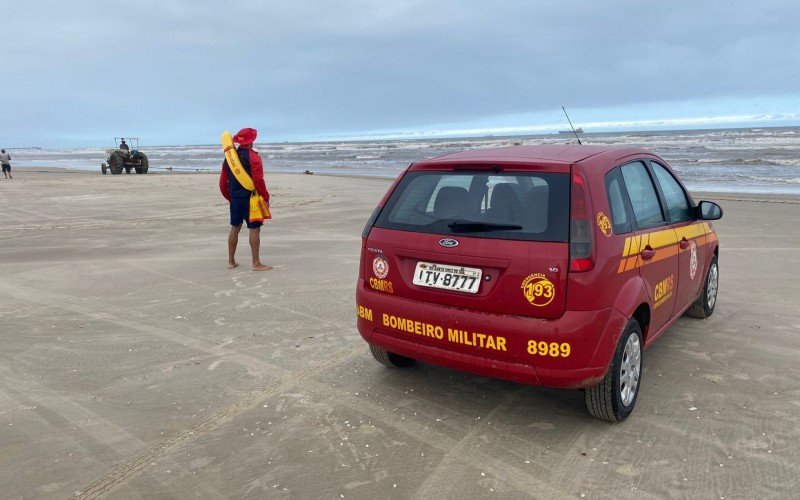 Identificado adolescente de 17 anos encontrado morto após desaparecer no mar de Tramandaí