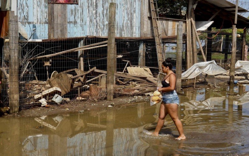 Moradores começaram a retomar a rotina na manhã deste sábado (2) no Paquetá