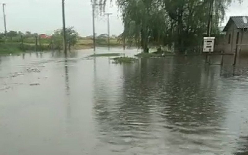 Rua alagada em Novo Hamburgo