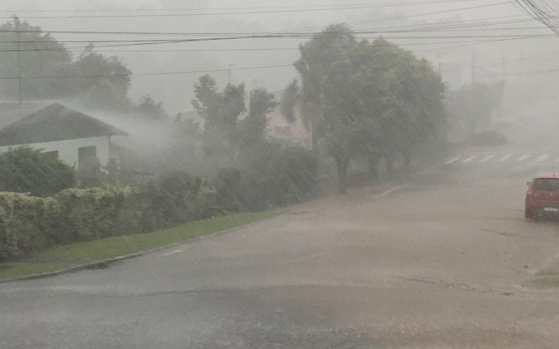 Chuva forte no Vale do Sinos no comeÃ§o da tarde deste sÃ¡bado