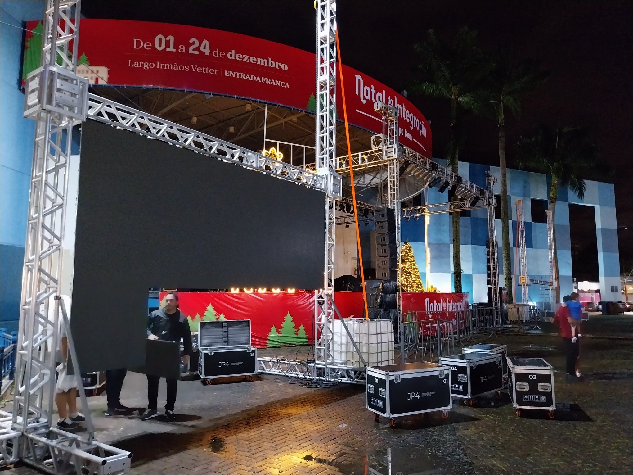 Em Campo Bom, estrutura que estava montada para shows neste sÃ¡bado precisou ser desmontada apÃ³s adiamento do evento