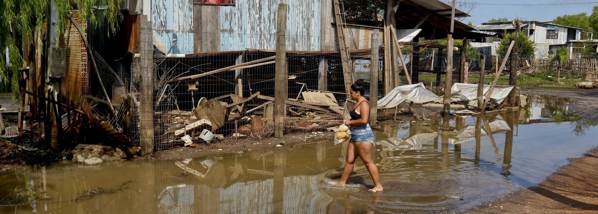 Ainda se recuperando da cheia, moradores de Canoas temem que a água volte a subir