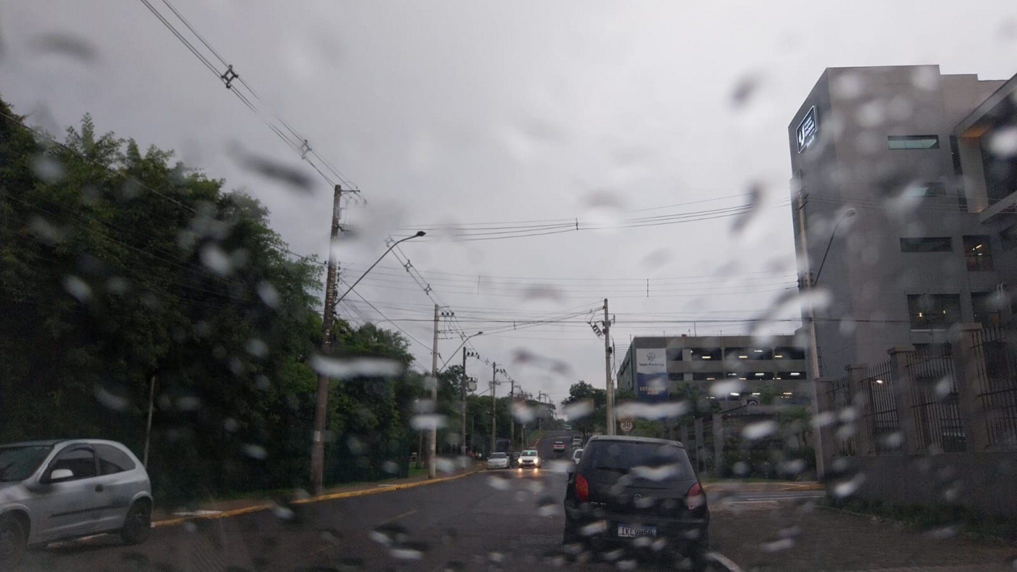 PREVISÃO DO TEMPO: RS tem dois alertas para tempestade após dias de calor intenso; confira como fica na região