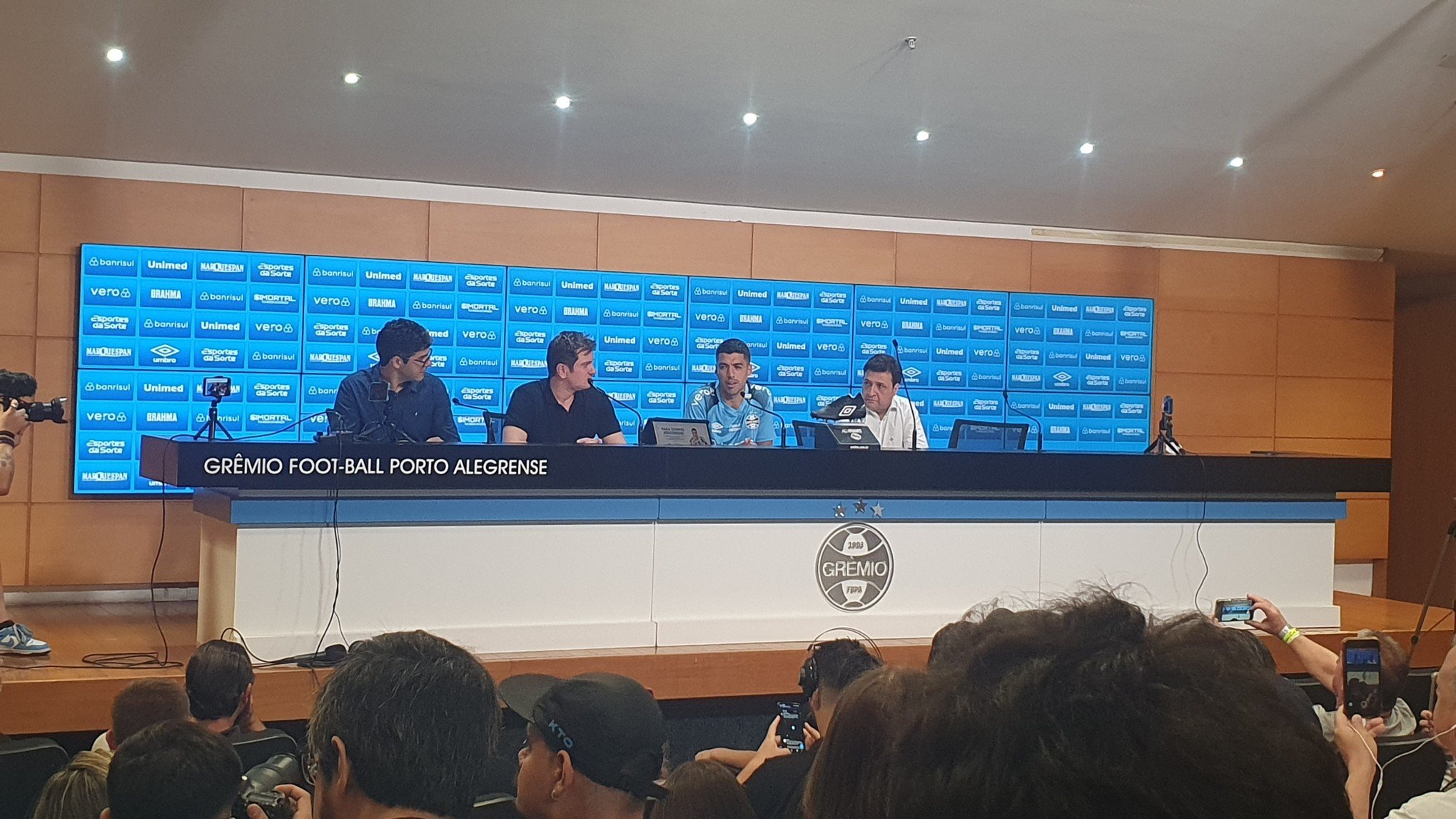Entrega de DVD de Renato Gaúcho, decisão de saída e perspectivas para o futuro; confira o que Luis Suárez disse após último jogo na Arena
