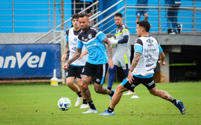 Reservas do Grêmio treinaram no campo nesta segunda, enquanto reservas ficaram na academia | Jornal NH