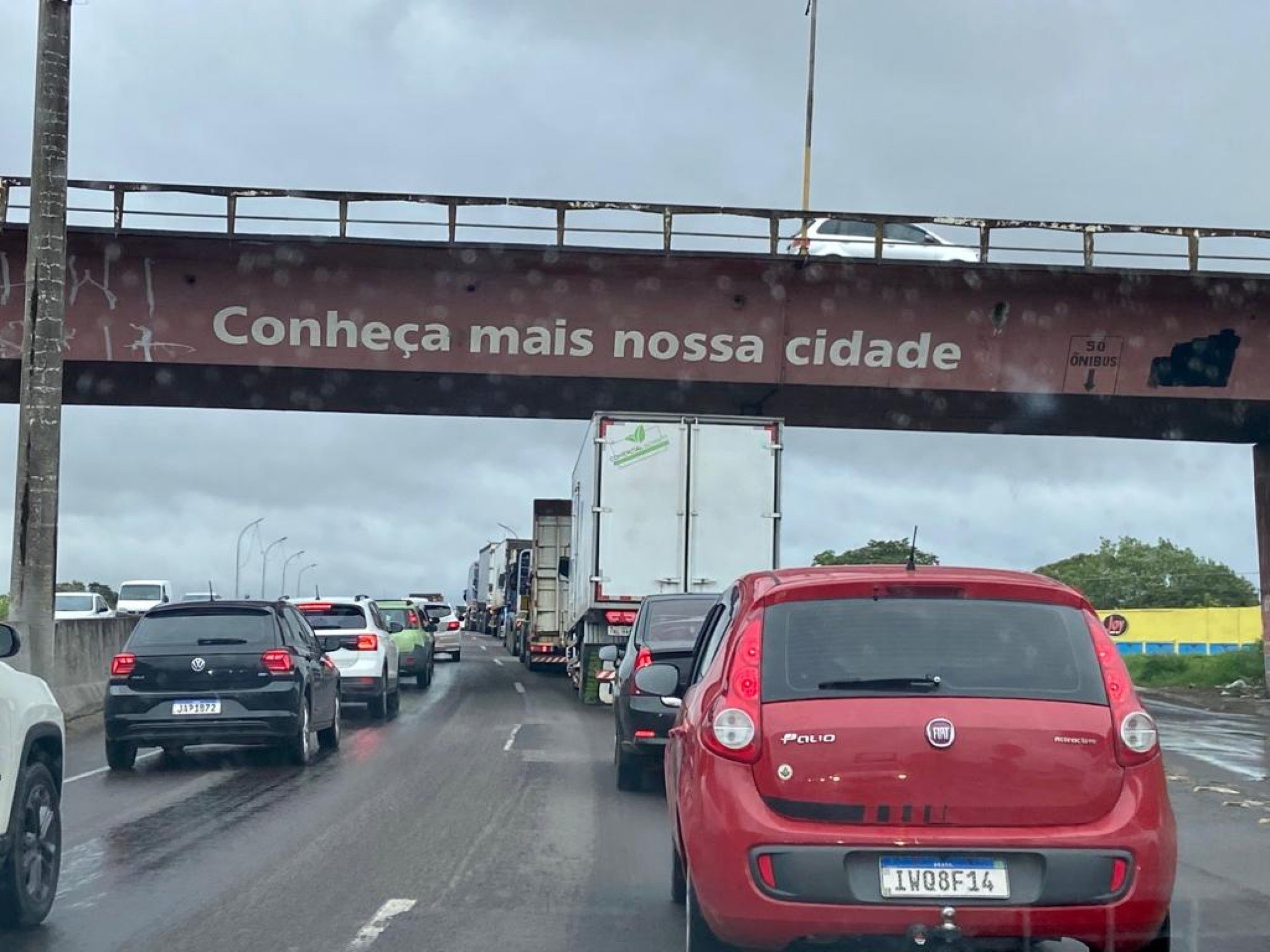 BR-116: Semana começa com congestionamentos na região; veja como está o trânsito