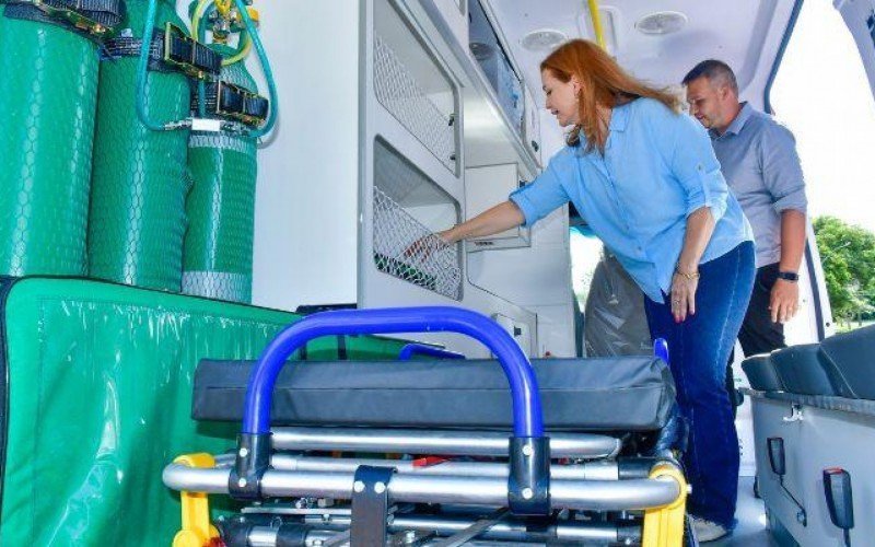 Prefeita Fátima Daudt durante entrega de nova ambulância do Samu para Novo Hamburgo | Jornal NH