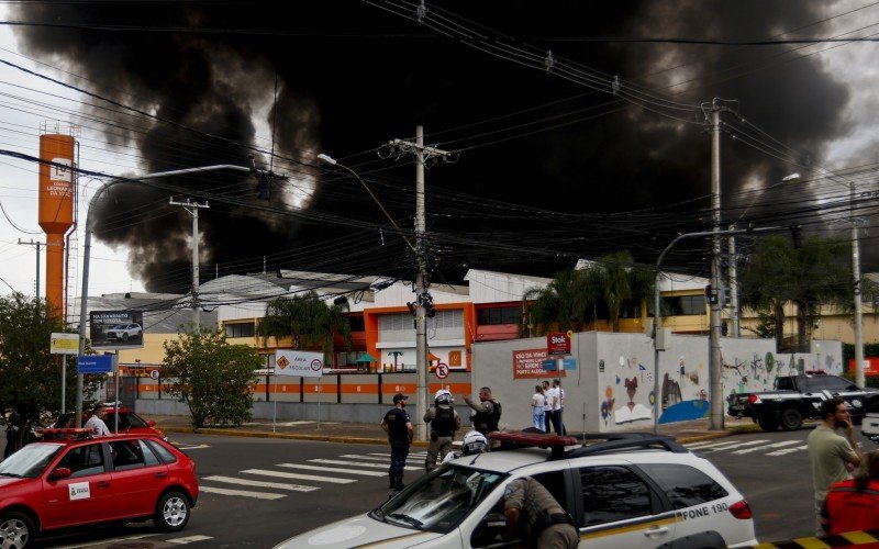  06/12/2023  INCÃŠNDIO  RUA  AURORA