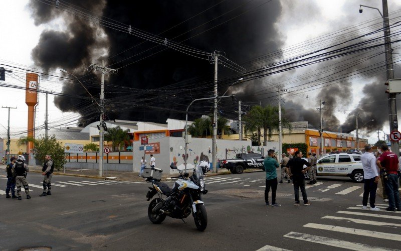  06/12/2023  INCÃŠNDIO  RUA  AURORA